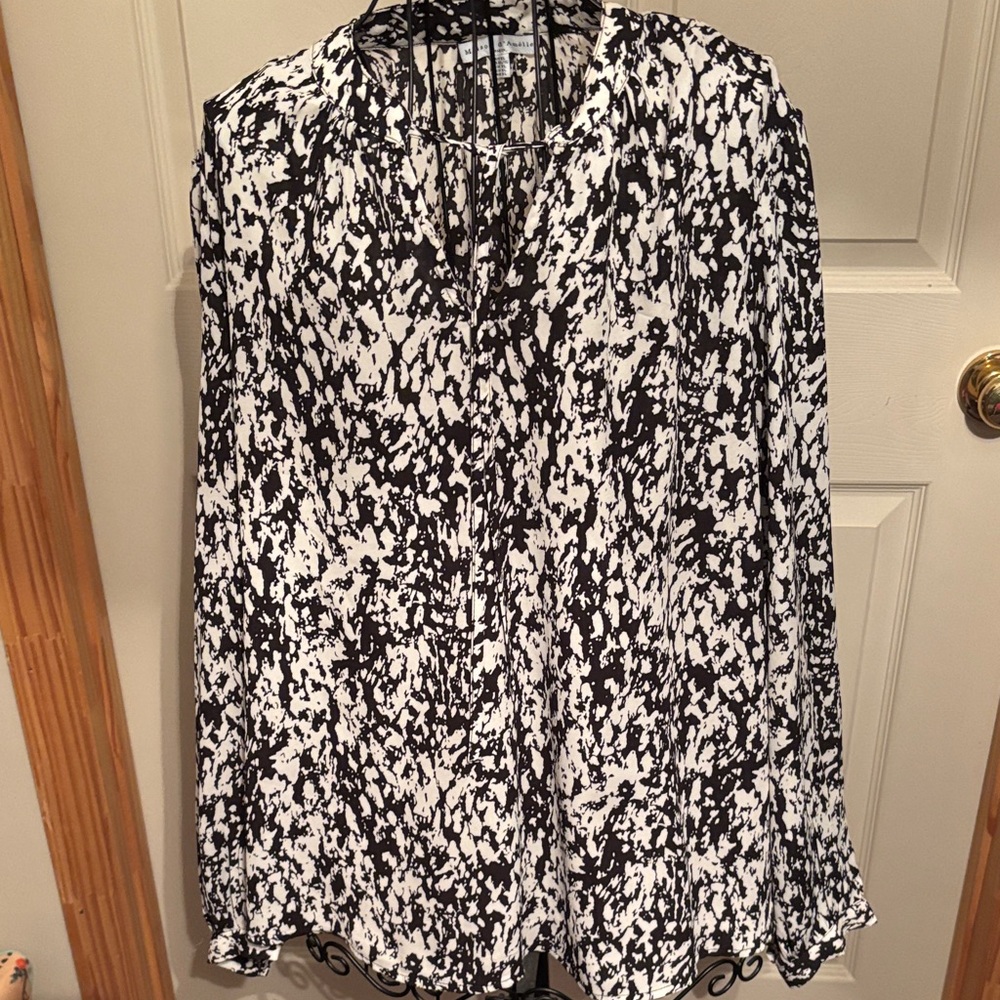 Elegant Black and White Women's Blouse